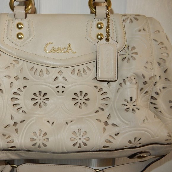 Coach eyelet purse - Picture 3 of 15